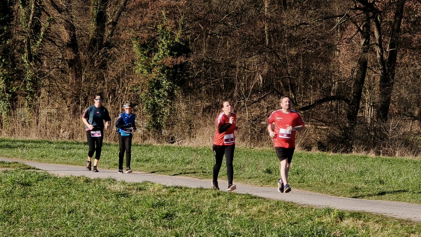 Gruppe von Teilnehmern beim Spendenlauf SV Stockstadt
